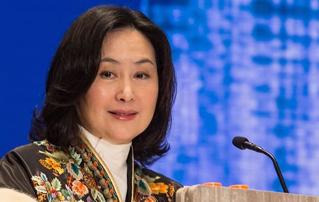 copresidente e diretora executiva da MGM China Holdings Limited, Sra. Pansy Ho